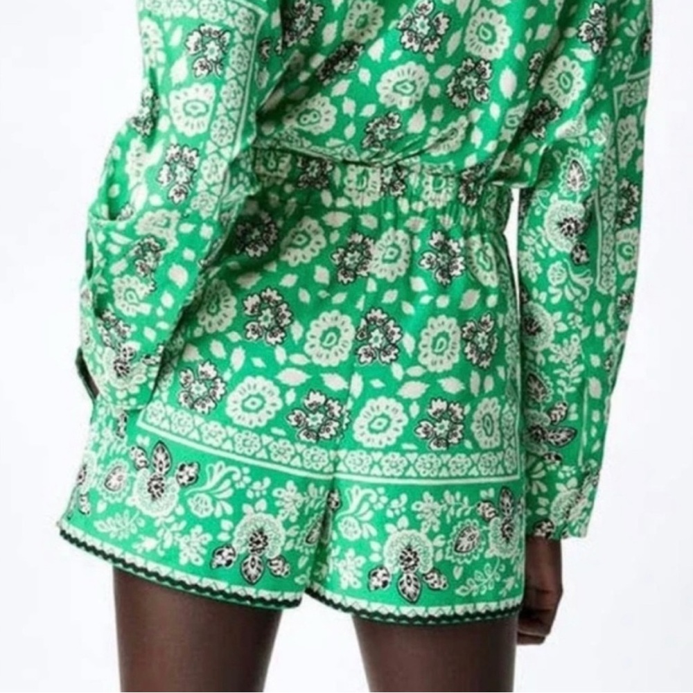 ZARA Set Green & White Bandana Print Cotton Set Top XL Shorts L  (item #A12) - Picture 2 of 15